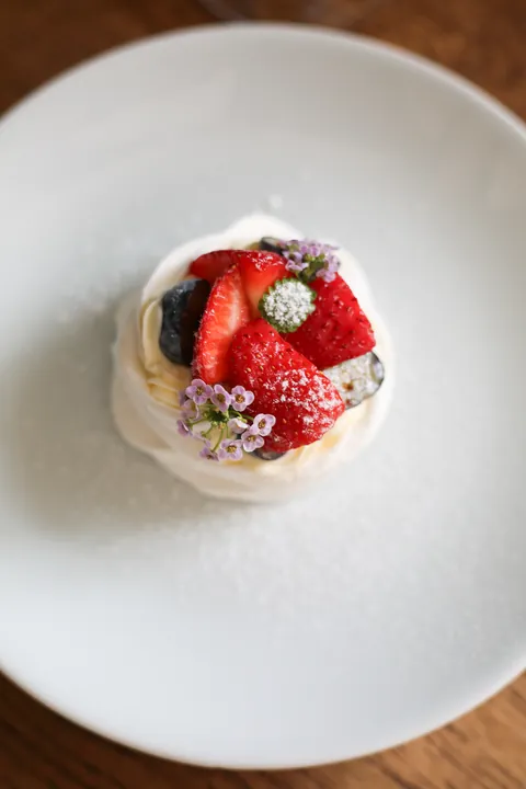 Oobu's pavlova with strawberries and lemon curd