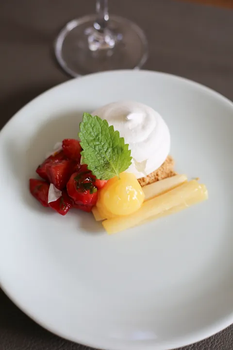 Marinated rhubarb with strawberry and mint salad, lemon curd and meringue
