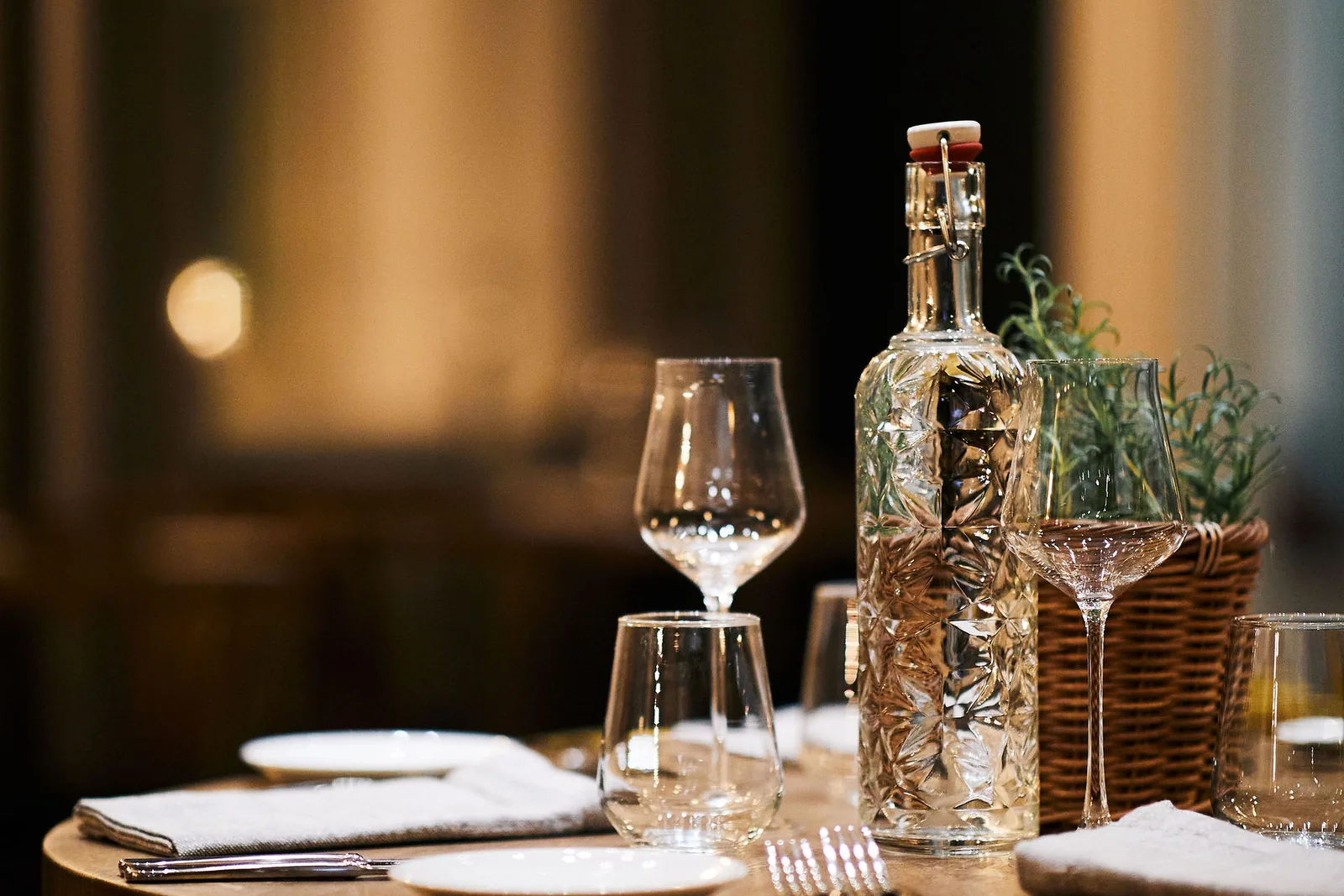 A laid table with a carafe and wine glasses