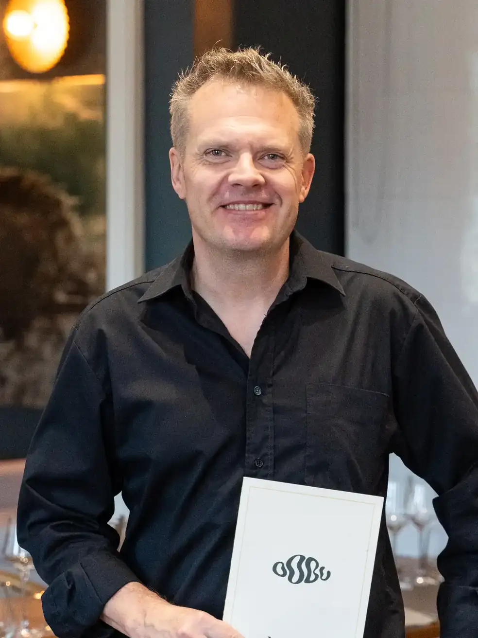 Ravintolapäällikkö Joonas Sippo salissa